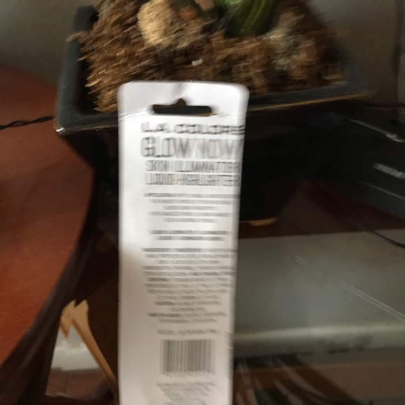 L.A COlors GLOW NOW SKIN ILUMINATOR - Picture 8 of 8